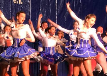 Tanzkorps Kölner Rheinveilchen bei der Sessionseröffnung der Neppeser Naaksühle im Festzelt