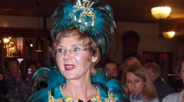 4711-Kostüm auf der Modenschau Karnevalskostüme Pink Pinscher